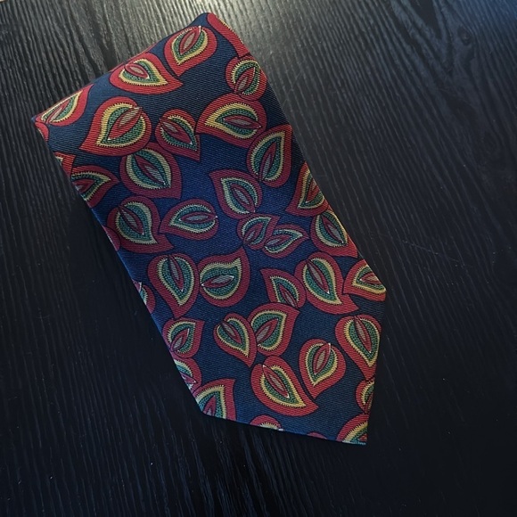 Burberry Silk Printed Vintage Tie - Picture 9 of 11